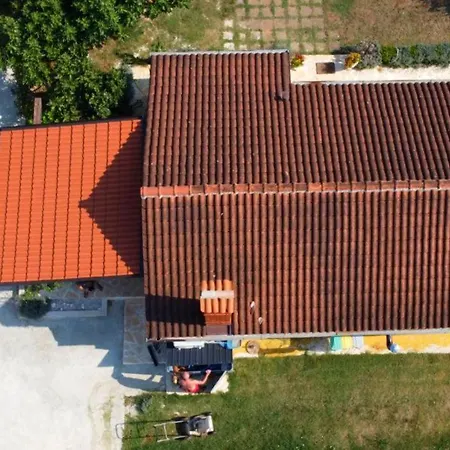 Rustic House With Private Swimming Pool Póla