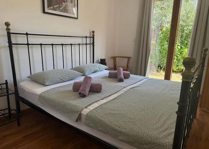 Rustic House With Private Swimming Pool Póla