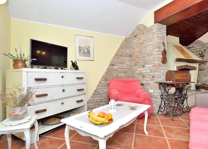 Rustic House With Private Swimming Pool Nyaraló Póla