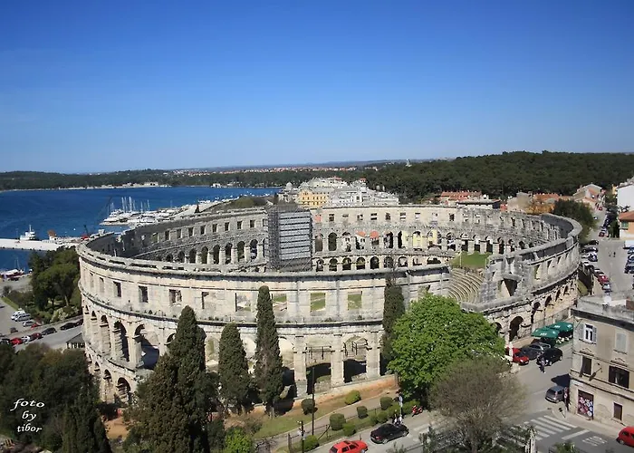 Rustic House With Private Swimming Pool Póla